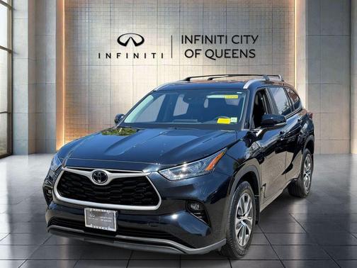 Midnight Black Metallic 2023 Toyota Highlander XLE