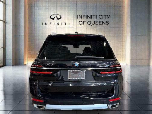 Black Sapphire Metallic 2024 BMW X7 xDrive40i