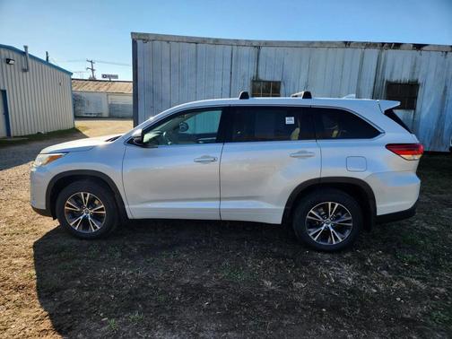 2018 Toyota Highlander LE