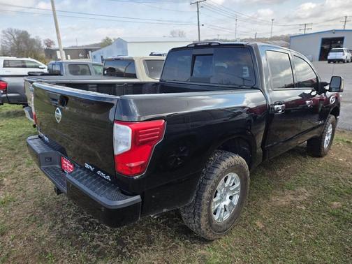 2017 Nissan Titan SV