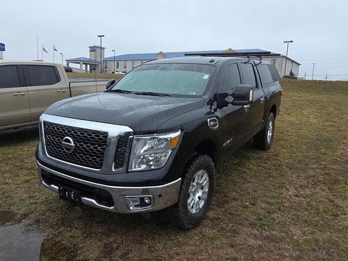 2017 Nissan Titan SV