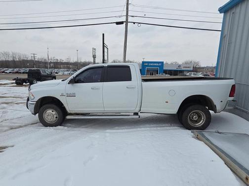 2018 RAM 3500 SLT Crew Cab 4x4 8' Box