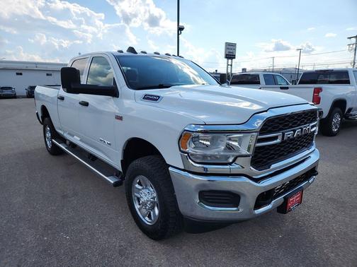2022 RAM 2500 Tradesman Crew Cab 4x4 6'4' Box