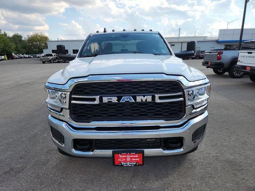 2022 RAM 2500 Tradesman Crew Cab 4x4 6'4' Box