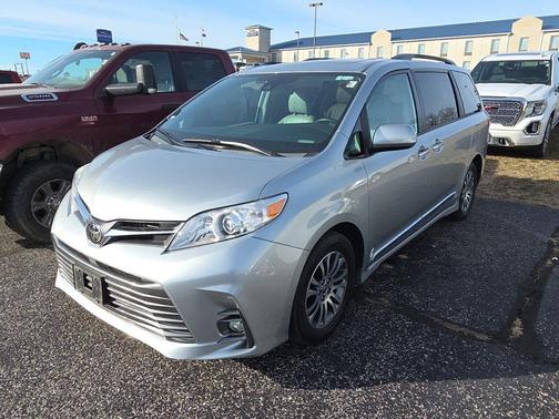 2020 Toyota Sienna XLE