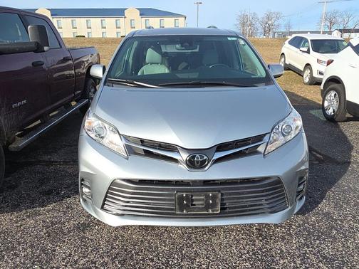 2020 Toyota Sienna XLE