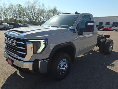 Coastal Dune 2026 GMC Sierra 3500 SLE