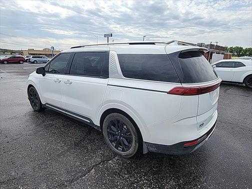2023 Kia Carnival SX