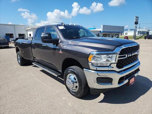 2024 RAM 3500 Tradesman Crew Cab 4x4 8' Box