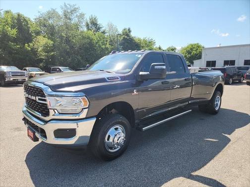 2024 RAM 3500 Tradesman Crew Cab 4x4 8' Box