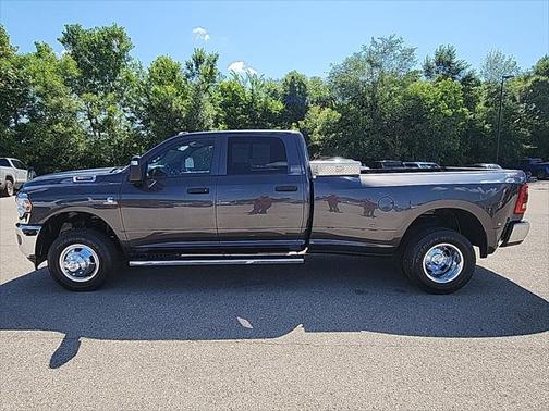 2024 RAM 3500 Tradesman Crew Cab 4x4 8' Box