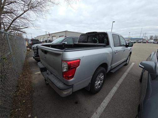 2017 Nissan Titan SV