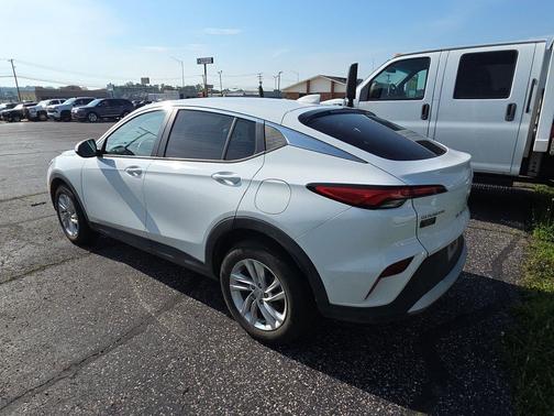 Summit White 2025 Buick Envista Preferred FWD