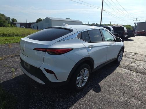 Summit White 2025 Buick Envista Preferred FWD