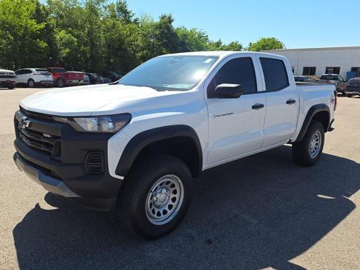 Summit White 2024 Chevrolet Colorado Trail Boss