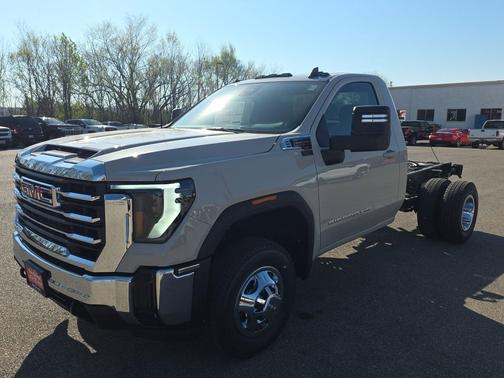 Coastal Dune 2026 GMC Sierra 3500 SLE