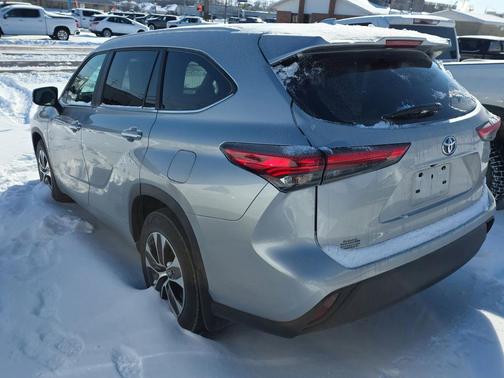 2023 Toyota Highlander Hybrid XLE