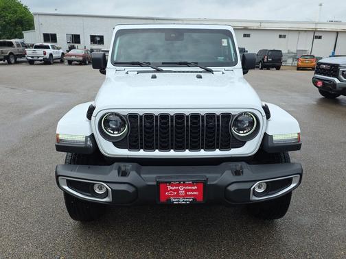 Bright White Clearcoat 2025 Jeep Gladiator Sport S