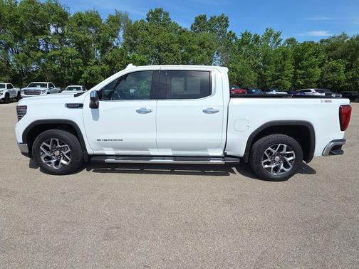 Summit White 2023 GMC Sierra 1500 SLT