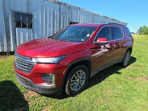 Radiant Red Tintcoat 2023 Chevrolet Traverse LT Cloth