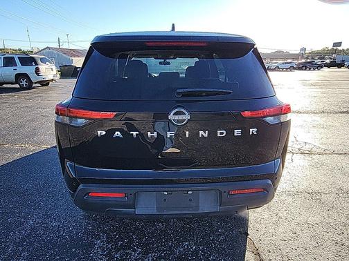 2022 Nissan Pathfinder S 2WD