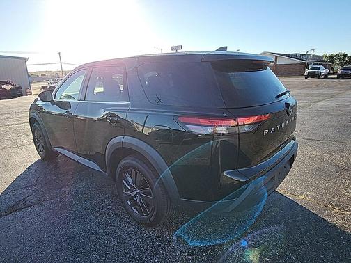 2022 Nissan Pathfinder S 2WD