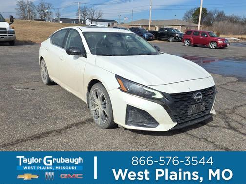 2023 Nissan Altima SR FWD
