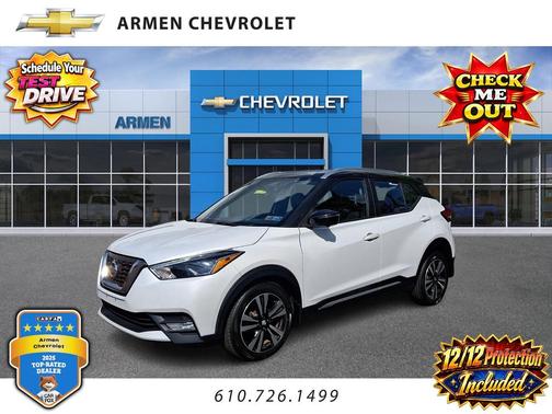 Aspen White/Super Black 2018 Nissan Kicks SR