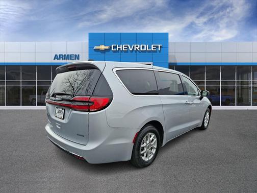 2023 Chrysler Pacifica Touring L