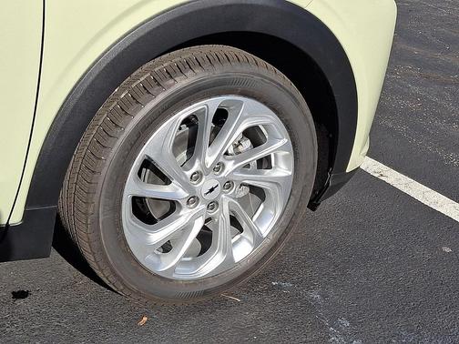 Relic Green Metallic 2027 Chevrolet Bolt LT FWD