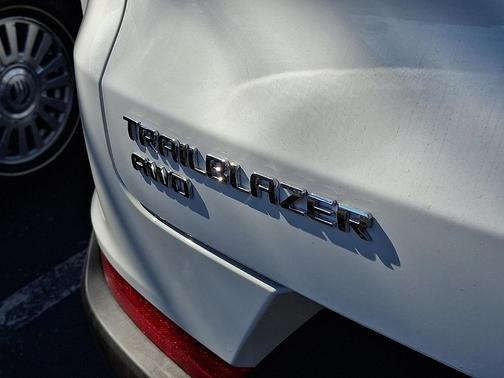 Summit White 2026 Chevrolet Trailblazer LT