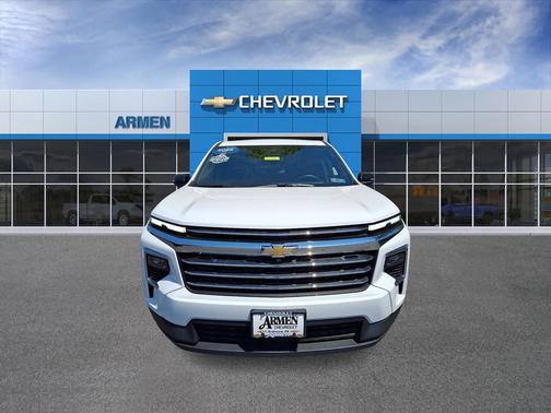 Summit White 2026 Chevrolet Traverse LT