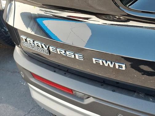 2025 Chevrolet Traverse LT