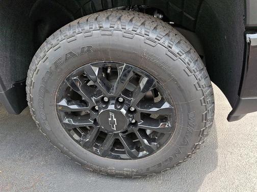 Lakeshore Blue Metallic 2026 Chevrolet Silverado 2500 Custom