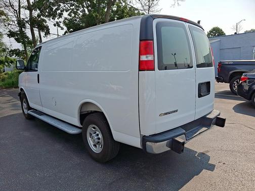 Summit White 2025 Chevrolet Express 2500 LT