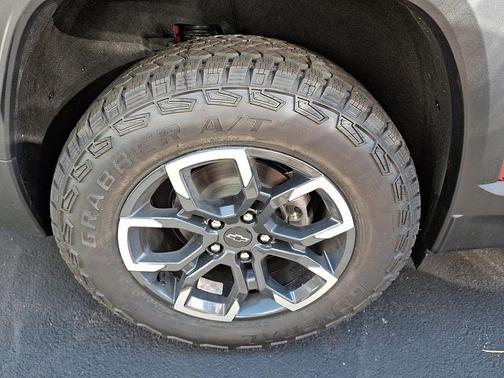 Radiant Red Tintcoat 2026 Chevrolet Equinox FWD ACTIV
