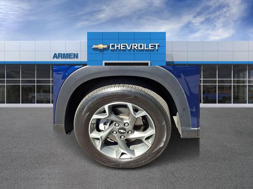 Blue Glow Metallic 2024 Chevrolet Trax LT