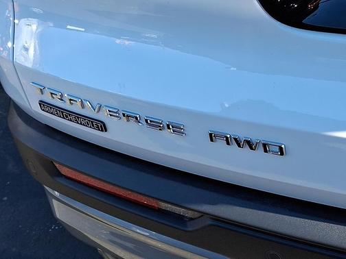 Summit White 2026 Chevrolet Traverse LT