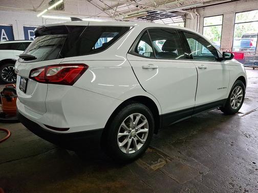 Summit White 2019 Chevrolet Equinox LS