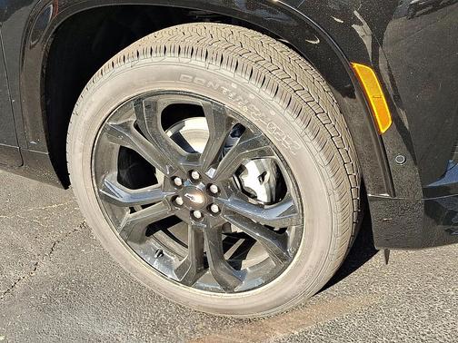 Mosaic Black Metallic 2027 Chevrolet Traverse RS