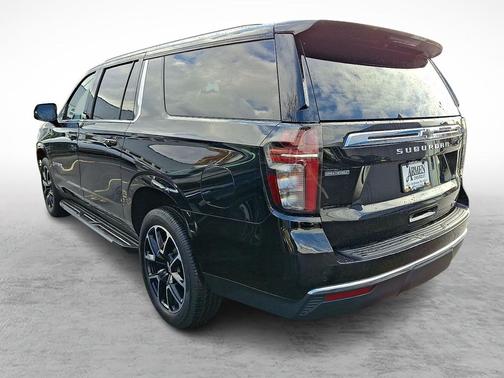 2023 Chevrolet Suburban LT