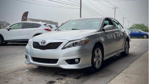 Classic Silver Metallic 2010 Toyota Camry SE