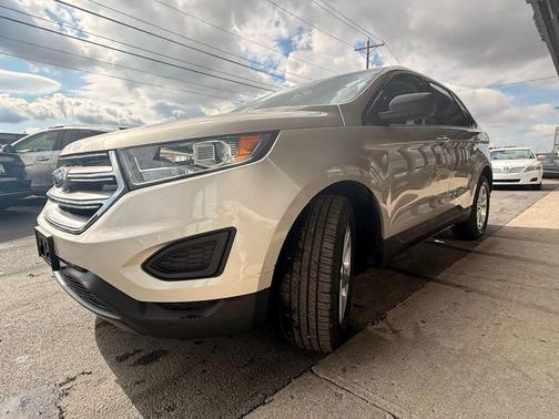 Beige 2017 Ford Edge SE