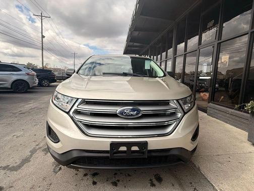 Beige 2017 Ford Edge SE