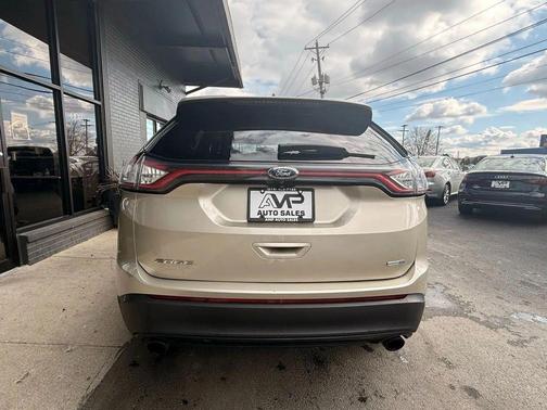 Beige 2017 Ford Edge SE