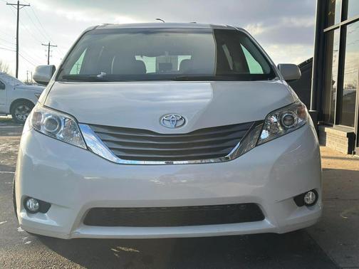 2017 Toyota Sienna XLE