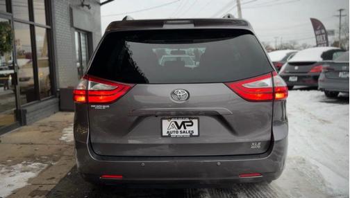 2017 Toyota Sienna XLE