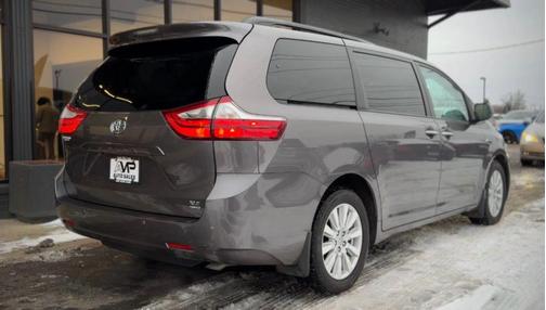 2017 Toyota Sienna XLE