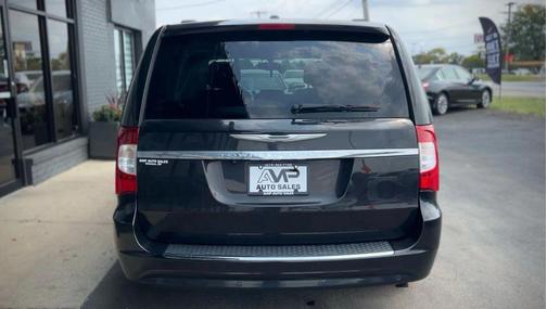 2014 Chrysler Town & Country Touring-L