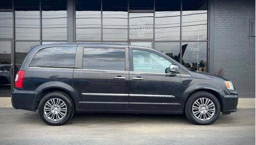 2014 Chrysler Town & Country Touring-L